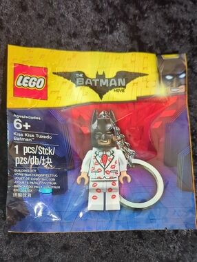 LEGO Kiss Kiss Tuxedo Batman Movie Mini figure Keychain 5004928 NEW SEALED 2017